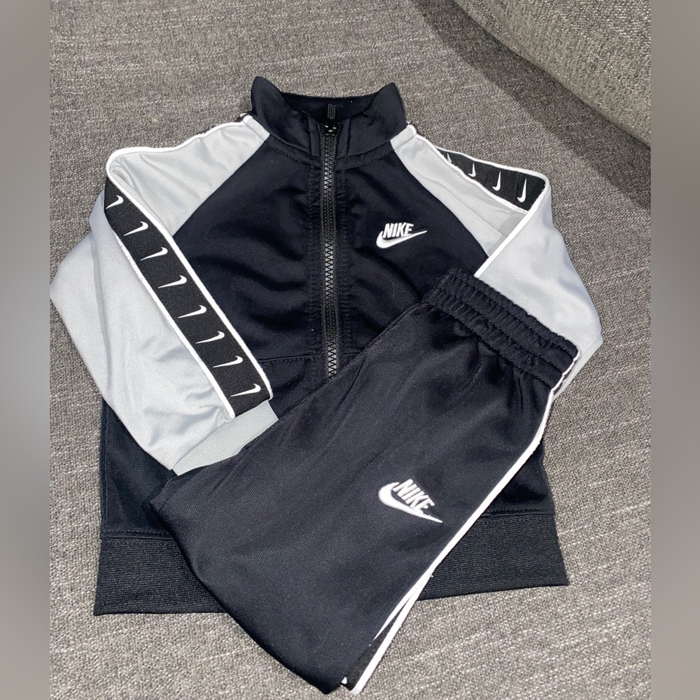 NIKE // BABY // MATCHING SET // 18m